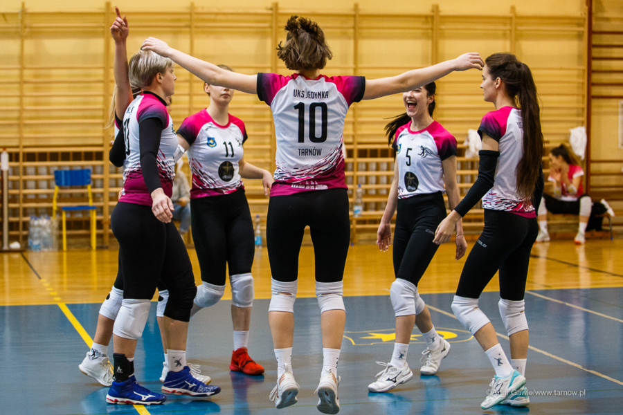 Mecz drugiej ligi siatkówki kobiet: UKS Jedynka Tarnów - Silesia Volley Mysłowice